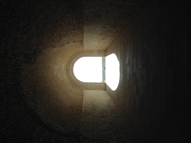 shape, light at the end of the tunnel, history, fort, no people, sunlight, architecture, illuminated, direction, light, cistern, day, 2K, indoors, the way forward