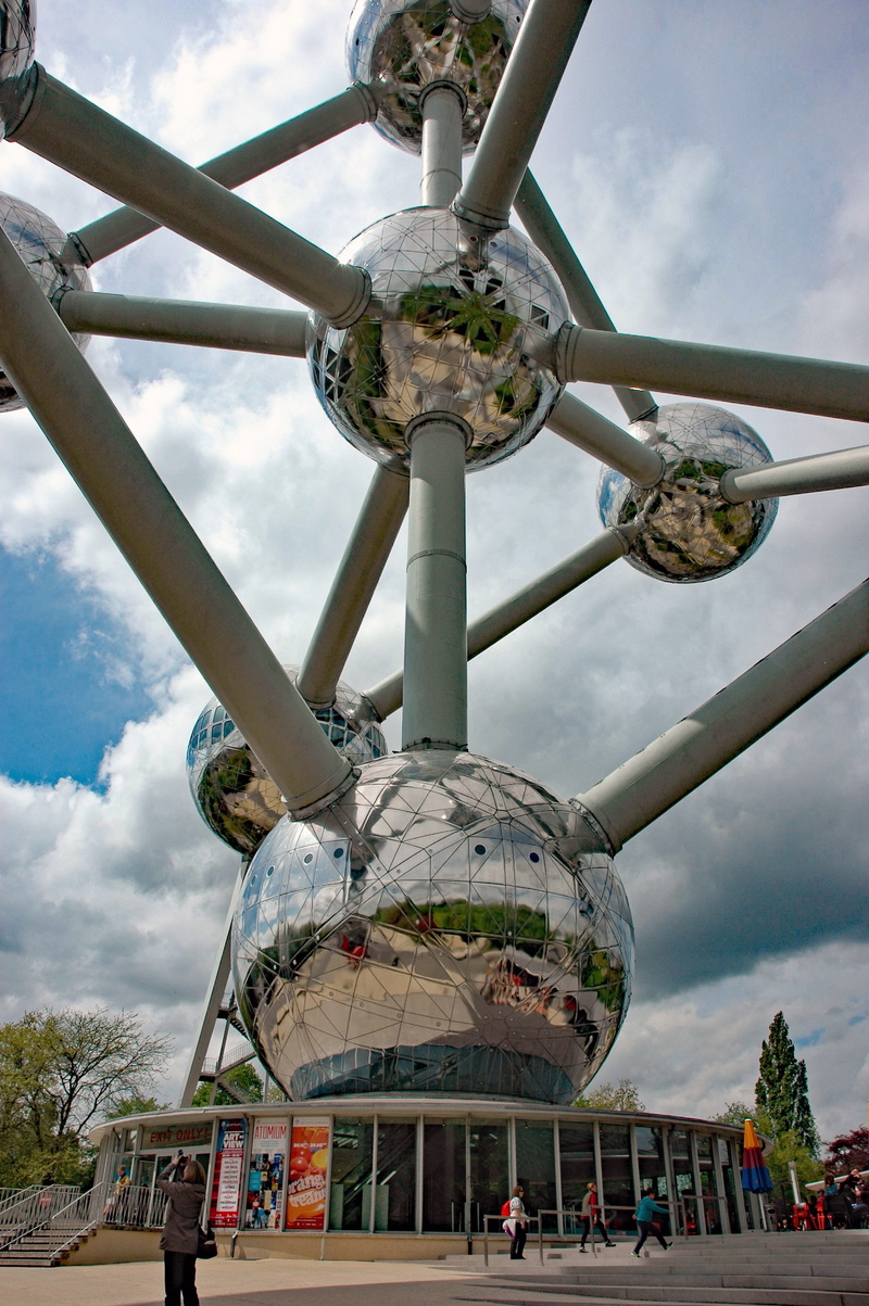 atomium, travel destinations, city, low angle view, tourism, sky, cloud - sky, building exterior, outdoors, brussels, arts culture and entertainment, tall - high