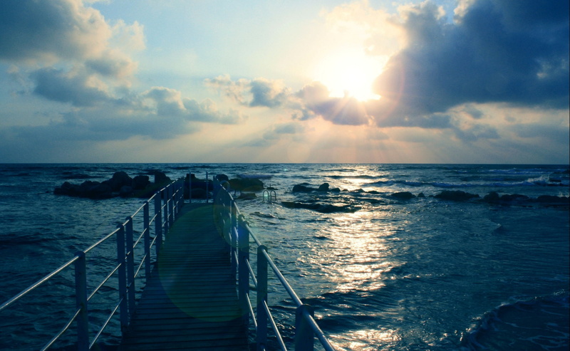land, horizon over water, railing, idyllic, Small, sun, sunbeam, Pontoon, Beach, 2K, tranquil scene, lens flare, beauty in nature, Nature, outdoors, no people