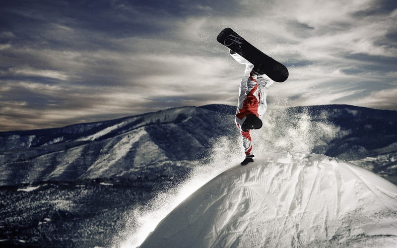 full length, beauty in nature, outdoors, mountain, extreme sports, motion, snowboarding, mountain range, skill, 720P, winter sport, adventure, one person