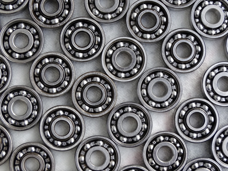 circle, technology, geometric shape, skating, leisure, design, silver colored, 2K, side by side, arrangement, oil, flat, wheels, close-up, repetition