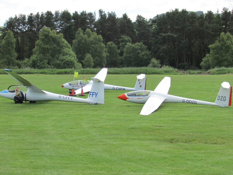 sailplane, gliding, Sailplane, non-urban scene, day, airplane, land, growth, grass, white color, plant, nature, flying, 4K, fly, sky, tree, air vehicle