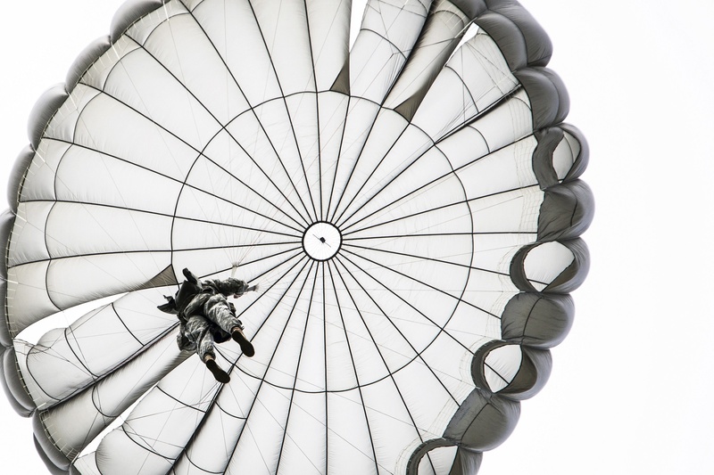 arts culture and entertainment, men, amusement park, parachuting, outdoors, lifestyles, transportation, high, sky, built structure, photo, 1080P, floating