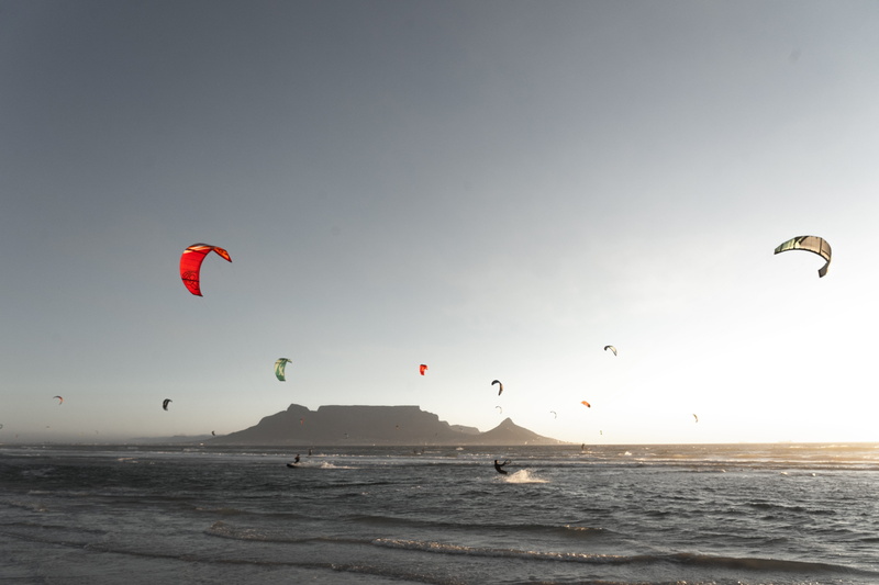 parachute, ocean, leisure activities, landscape, unrecognizable person, gliding, leisure activity, sunset, tablemountain, horizon, beach, capetown, beauty in nature