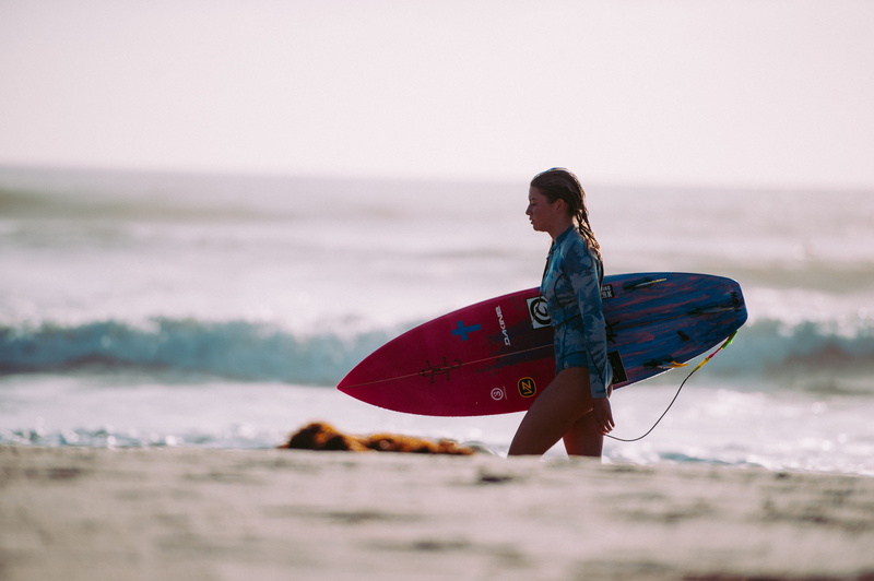 daytime, only women, 4K, board, blue, water Sport, surfboard, walking, lady, one woman only, sky, sports equipment, surfing, one Person, leisure activity