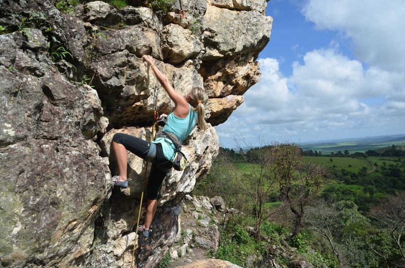 adventure, serra, strength, extreme sports, araxá - mg, mountaineering, real people, mountain, activity, rock - object, day, lifestyles, da, solid, nature