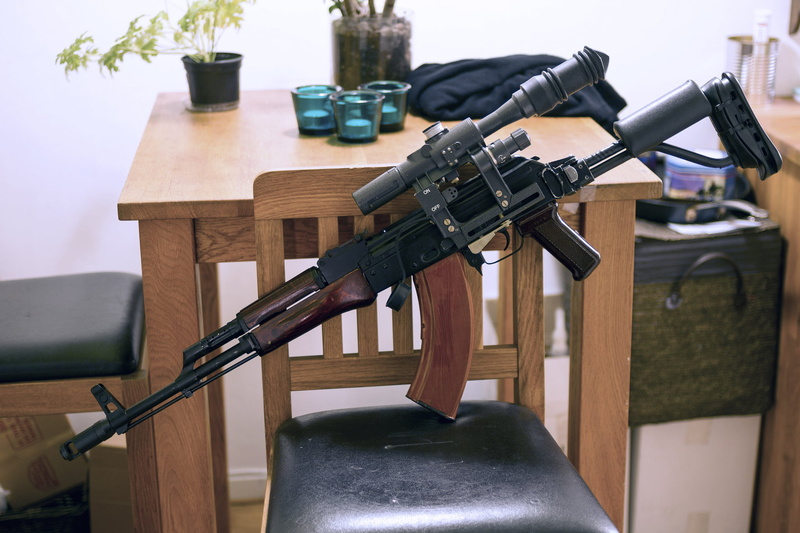 1080P, weapons, indoors, wood - material, rifle, man made object, table, military, Kalashnikov, furniture, no people, machinery, day, gun, AKM, nature