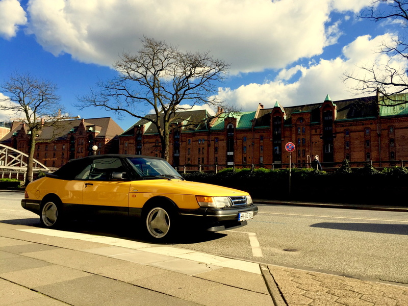 transportation, building exterior, plant, sunlight, sky, mode of transportation, land vehicle, built structure, day, hamburg, car, saab, convertible, parking
