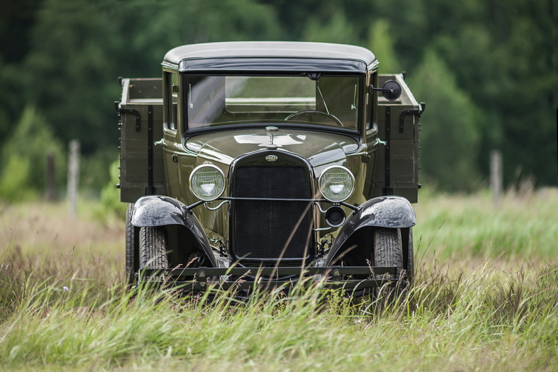 selective focus, army, 4x2, outdoors, lorry, triaxial, transportation, land vehicle, green, patency, private, 1080P, international, GAZ-AA, high, tree