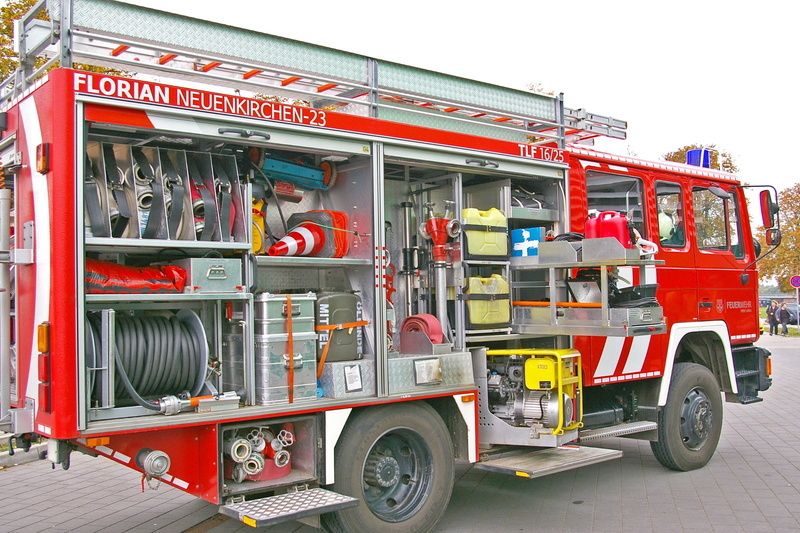 1080P, use, gas mask, rescue, fire engine, text, accidents and disasters, brand, building exterior, fire, truck, red, equipment, fire fighter, urgency