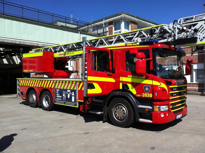 land vehicle, architecture, 2K, fire engine, day, fire, red, vehicle, rescue, firefighter, motor vehicle, building exterior, city, mode of transportation