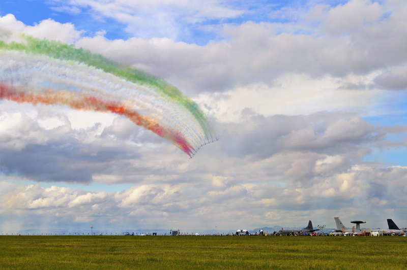 supersonic speed, motion, airplane, italian, transportation, grass, cloud - sky, flugshow, italy, clouded sky, vapor trail, environment, 4K, sky, fighter jet