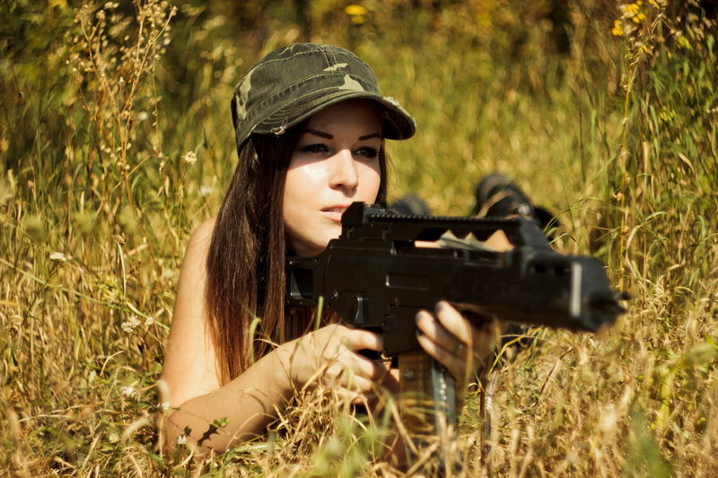 weapons, Heckler-Koch HK G36, 5K, girl, face, hair, grass, blur, automatic rifle, cap, assault