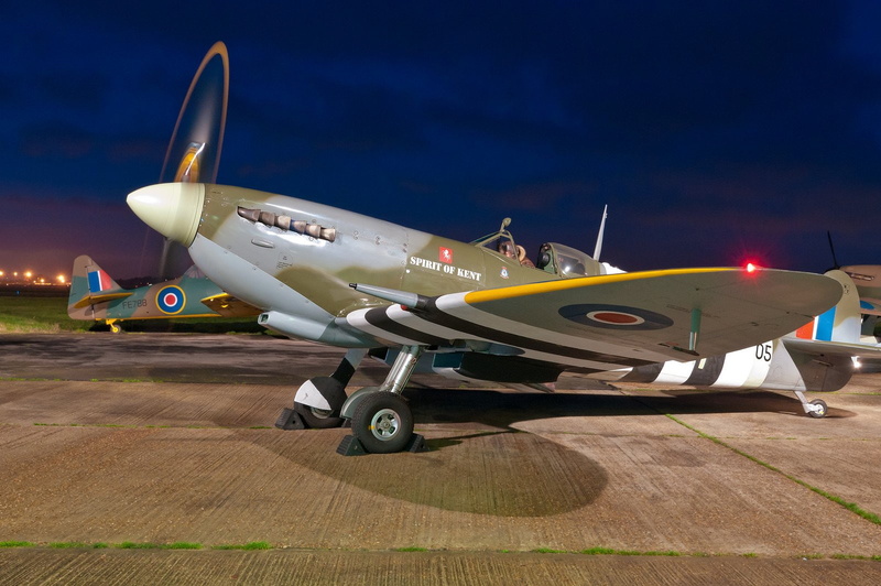 flight, fighter, flying, supermarine, warbirds, raf, airshow, aircraft, airplanes, aeroplane, 720P, spitfire, bomber, sky, war