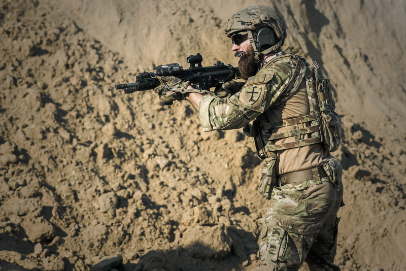 adult, activity, sand, extreme, government, outdoor, war, officer, man, soldier, military, group, assault, backpack, adventure travel, machine gun, wearing