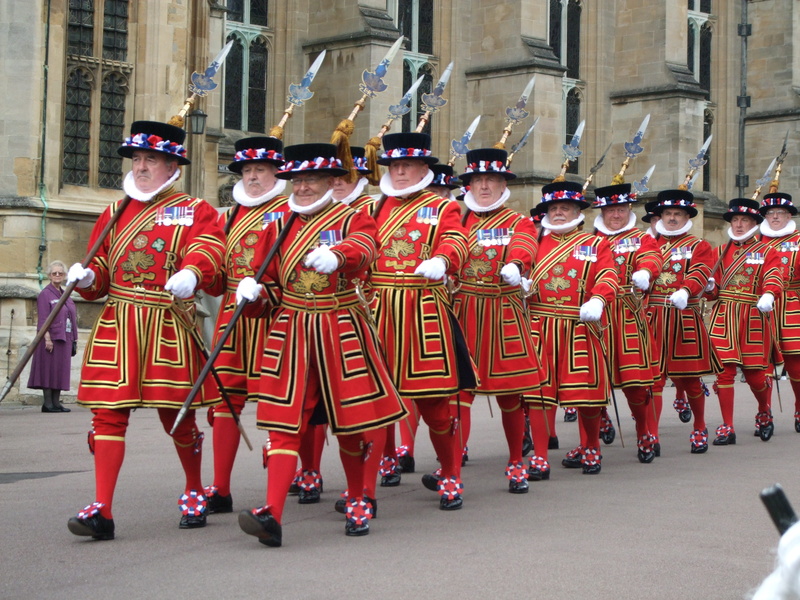 marching band, military uniform, army soldier, guardians, historic, dress, traditional clothing, built structure, british, spears, holding, palace, Guard