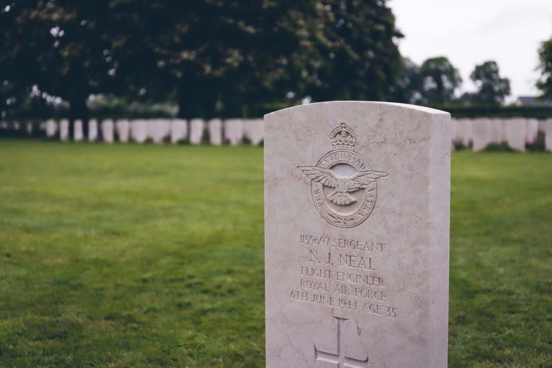 tombstone, military, architecture, honour, army, bravery, memory, human representation, grass, cemetery, nature, no people, close-up, british, the past