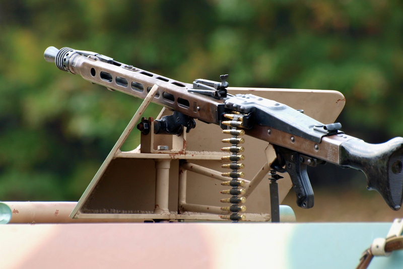 machine part, technology, outdoors, machinery, weapons, times, no people, (Machine gun 42), MG 42, war, rope, machine gun, sunlight, Second, selective focus