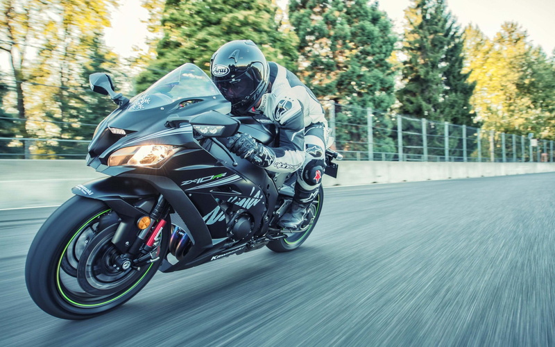 speed, biker, sports helmet, headwear, 2K, tree, black, day, outdoors, riding, crash helmet, transportation, bike, rr, ride, helmet, one person, Motorcycles