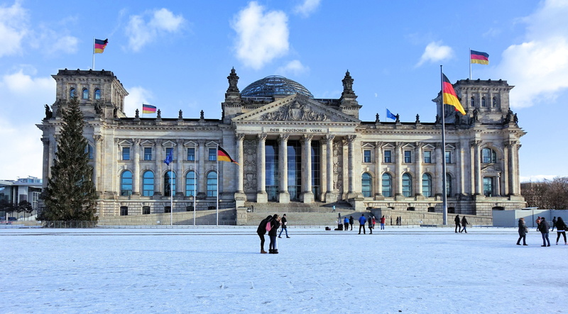 snow, lifestyles, incidental people, winter sport, built structure, travel destinations, cold temperature, government district, tourism, building exterior