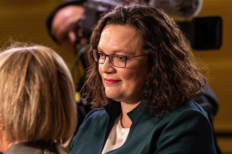 minister, emotion, group of people, real people, elections, left, red, berlin, politician, government, democracy, leftist, female, woman, adult, lifestyles