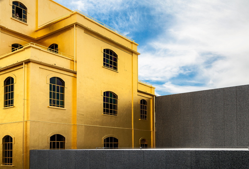 facade, wealth, painted, housing development, building exterior, structure, window, built structure, sunlight, house, concrete, 5K, blue, wall, nature