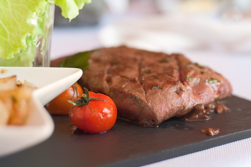 cuisine, fresh, wellbeing, lunch, tomato, crockery, cooking, food and drink, vegetable, grilled, beef, gourmet, fillet, table, rare, ready-to-eat, dinner