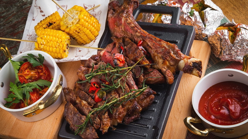 barbecue, white meat, mixed grill, meat, table, red meat, 1080P, freshness, grilled, animal source foods, plate, grilling, grilled food, savory sauce