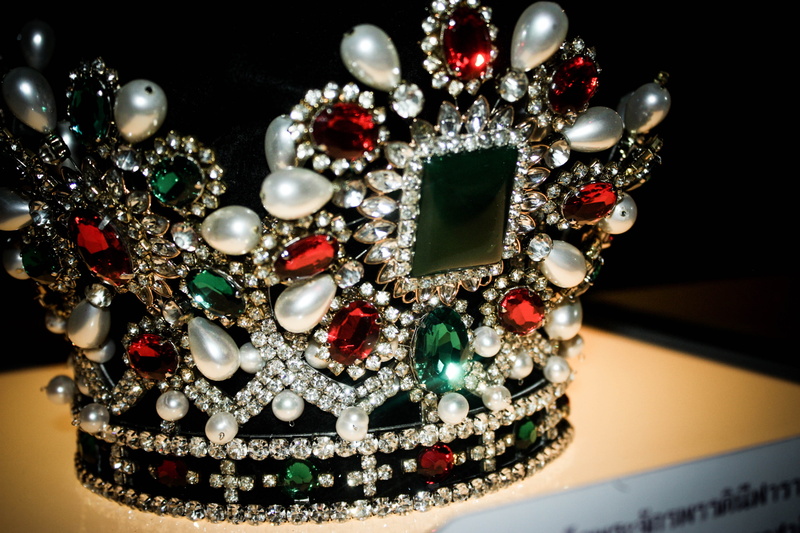 gem, luxury, still life, accessory, king, craft, gemstone, fashion, personal accessory, accessories, 4K, studio shot, brooch, no people, granet, elegance