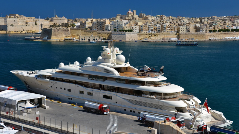vehicle, mode of transportation, passenger craft, cruise ship, water, outdoors, nautical vessel, architecture, 2K, nature, luxury, built structure, government