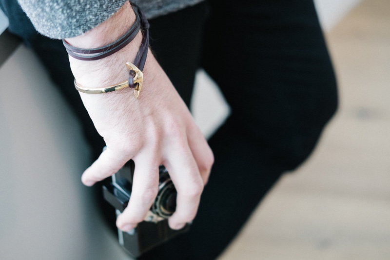 Accessories, Jewelry, wristwatch, holding, day, mens, adult, human body part, Hipster, watch, anchor, hand, ring, Bracelet, human limb, focus on foreground