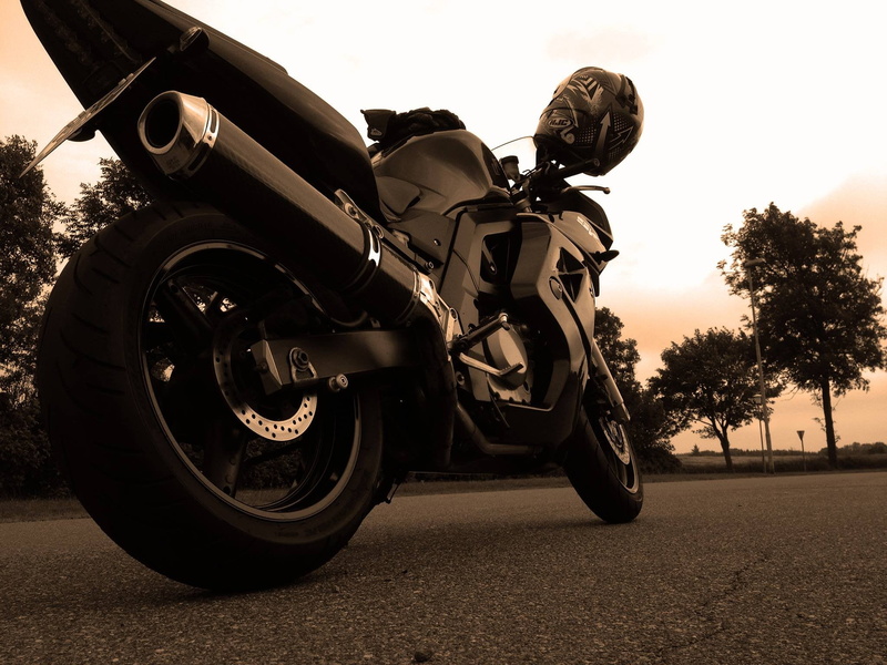 riding, gray, black, Suzuki, land vehicle, travel, sky, wheel, sports helmet, plant, outdoors, 1080P, tree, city, SV 650, crash helmet, mode of transportation