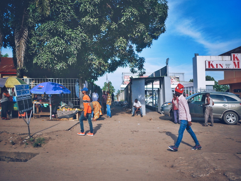 people, lifestyles, kinshasa, women, day, city, real people, plant, drc, democratic republic of the congo, congo, men, street photography, group of people