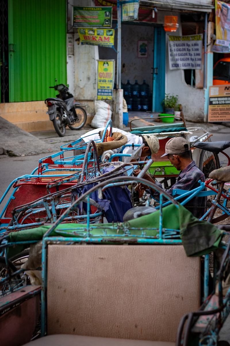 5K, street photo, business, built structure, occupation, adult, buildings, industry, men, city, sitting, metal, near, real people, expertise, outdoors