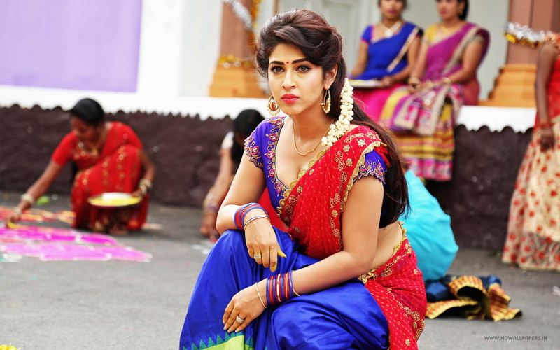 looking at camera, young women, Bhadoria, clothing, hairstyle, Saree, young adult, women, focus on foreground, beautiful woman, adult, Sonarika, 2K, sitting