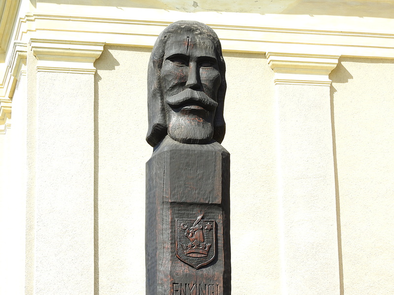 sculpture, low angle view, the past, carving, building, statue, hungary, built structure, belief, wood memorial, history, 4K, day, monument, building exterior