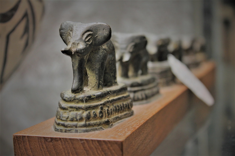 figurine, craft, African Wildlife, amber avalona, focus on foreground, wildlife reserve, selective focus, bronze, no people, Tusk, sculpture, history, the past