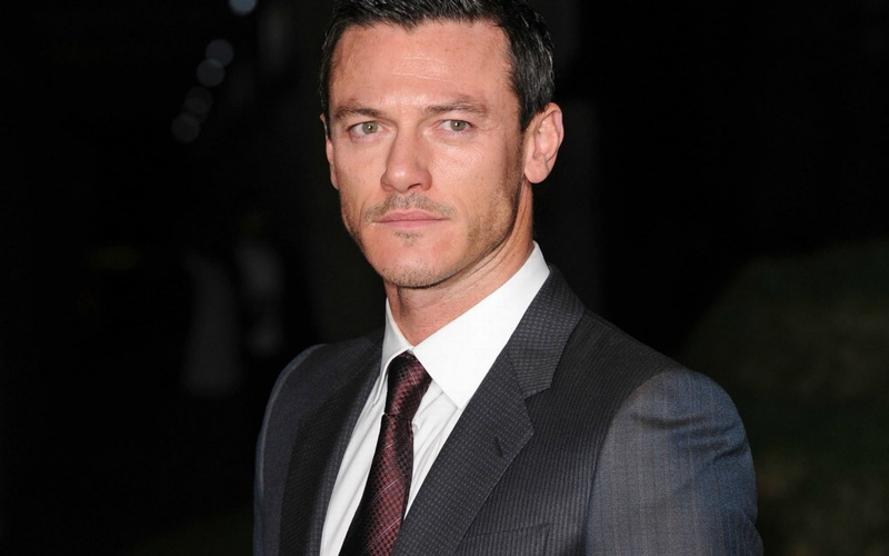 suit, tie, formal, 720P, neck, men, dress, gray, luke, jacket, evans, outfit, luke evans, s, brown, white, actor, shirt