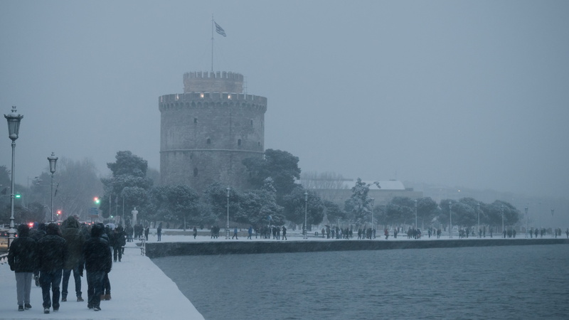 greece, grecia, ellada, λευκος πυργος, white tower of thessaloniki, snow at thessaloniki, built structure, λευκός πύργος, city, center, men, hellas, architecture