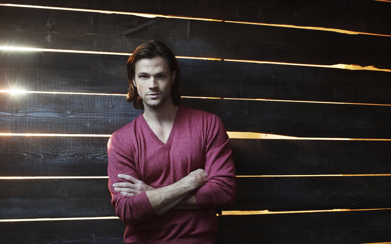 Download 3840x2400 jared padalecki, sweater, celebrity, actor backgrounds, jared padalecki, photo shoots, 4K