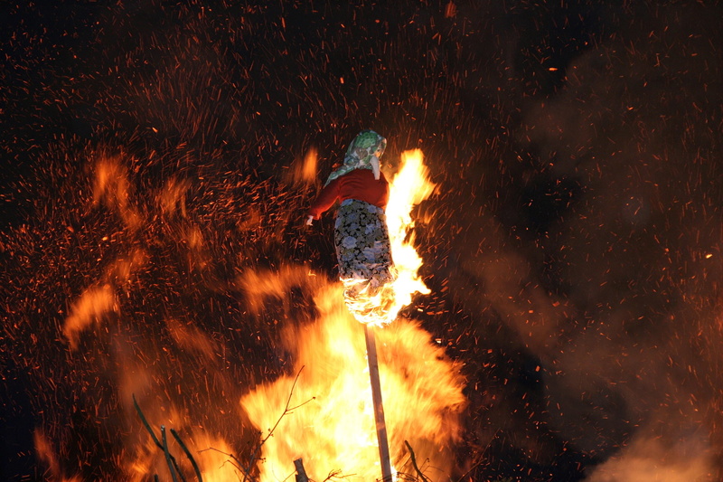lifestyles, burning, witch burning, real people, leisure activity, land, purgatory, flame, witches, rear view, unrecognizable person, standing, one person