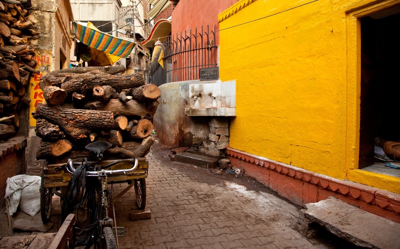 animal themes, day, 2K, pets, pyre, building, mammal, indian, entrance, burning, footpath, domestic animals, vertebrate, wood, no people, domestic, wood - material