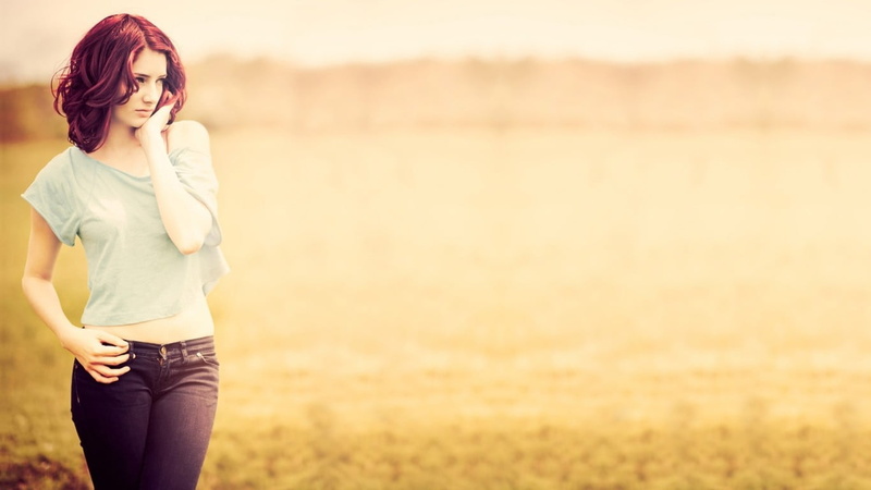 standing, nature, lifestyles, redhead, three quarter length, focus on foreground, real people, women, casual clothing, beautiful woman, beauty, neck, shirt