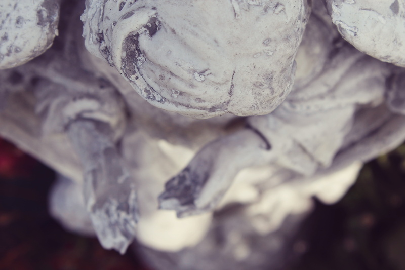 god, sadness, sculpture, consolation, sad, art, farewell, day, nature, cemetery, stone, selective focus, plant, christ, wing, death, prayer, religion, monument