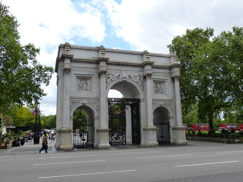 tree, the past, london, arch, plant, triumphal arch, marble arch, travel destinations, building, road, sky, city, england, street, history, day, goal, facade
