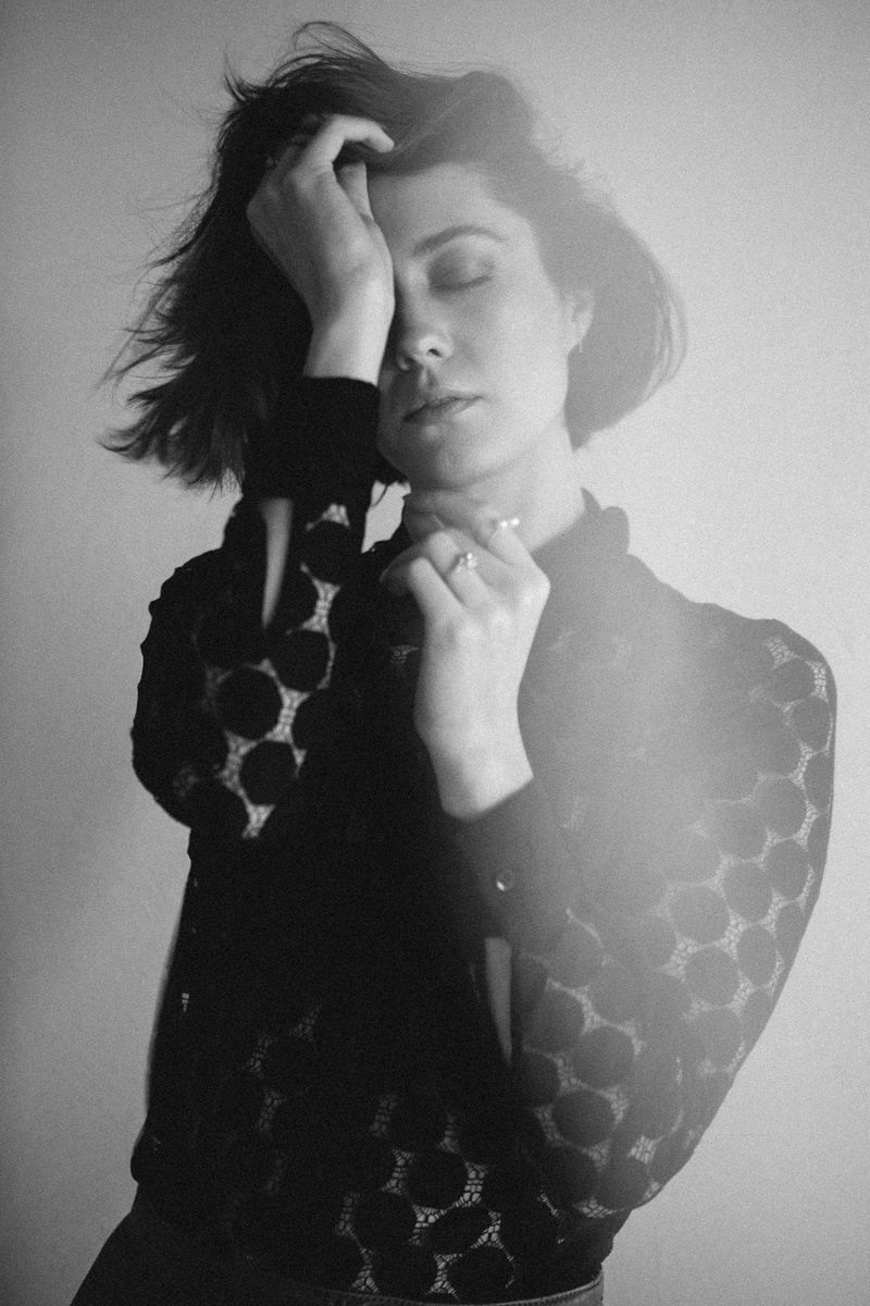 actress, Mary Elizabeth Winstead, celebrity, closed eyes, monochrome, 2K, women