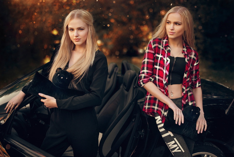 outdoors, emotion, hairstyle, females, city, young women, two people, sisters, Twins, teenager, fashion, young adult, s, beautiful woman, women, sleeved