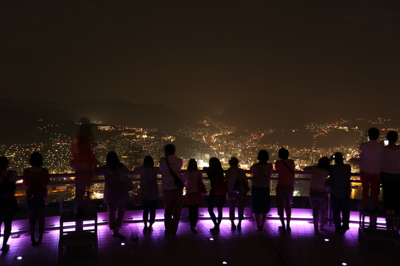 water, dark, 5K, skyscraper, large group of people, lifestyles, woman, overlooking, women, nighttime, railing, sky, lighting equipment, togetherness, shadow