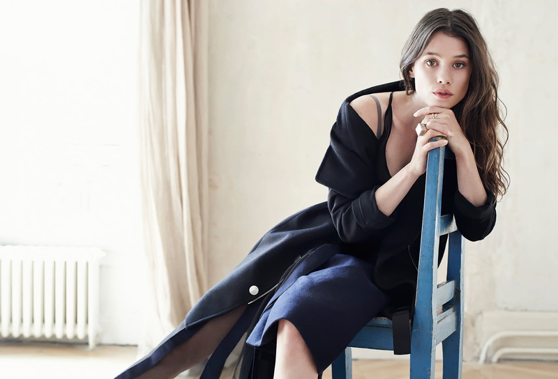 real people, leisure activity, fashion, It, lifestyles, casual clothing, Astrid Berges-Frisbey, adult, one person, beauty, sitting, photoshoot, 1080P