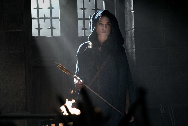 holding, arts culture and entertainment, young adult, lifestyles, women, portrait, 1080P, front view, artist, leisure activity, musician, practicing, King Arthur: Legend of the Sword